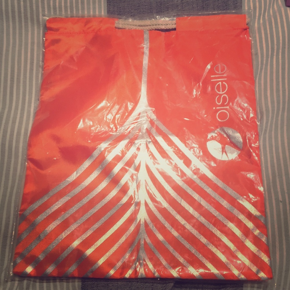 Oiselle spike bag
